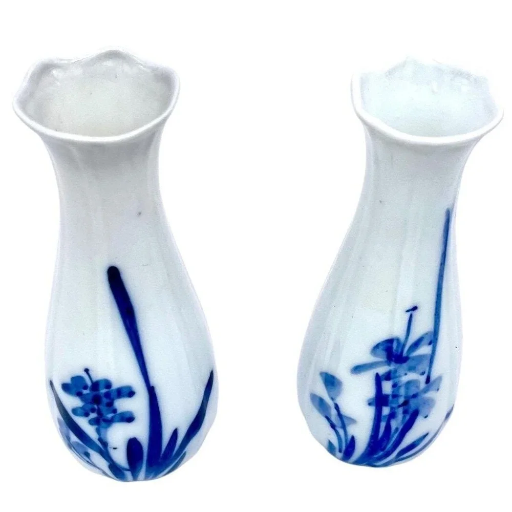 Vintage Blue & White Porcelain‎ Bud Vases – Hand Painted Floral – Made in China